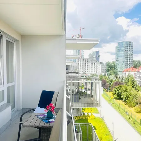 Downtown Presley Air-conditioned Apartman Rzeszów